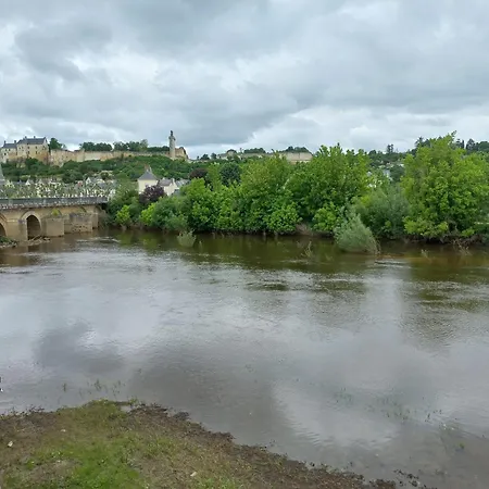 Agréable maison de ville au coeur de Chinon Extérieur photo